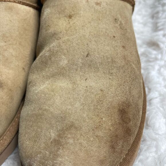 UGG Classic suede tan slippers plush wool lining and thick rubber soles Size 10 - Picture 9 of 11